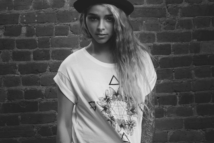 Grim Apparel | People of Print feature at hevy 2014 | hot blonde babe in white tee and hat